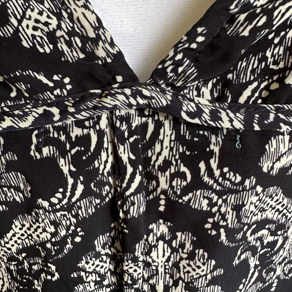 Dina Be for Francesca’s Collections Damask Sateen Cuff Shirttail Size Small (S) - Picture 5 of 9